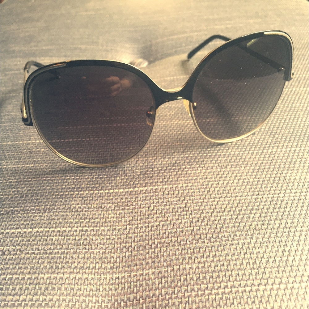 Chloe Sunglasses in Grey Metal with Black Accents